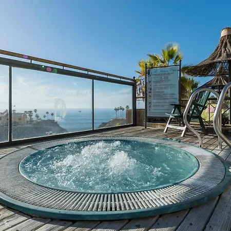 The Harbour Club Apartment *